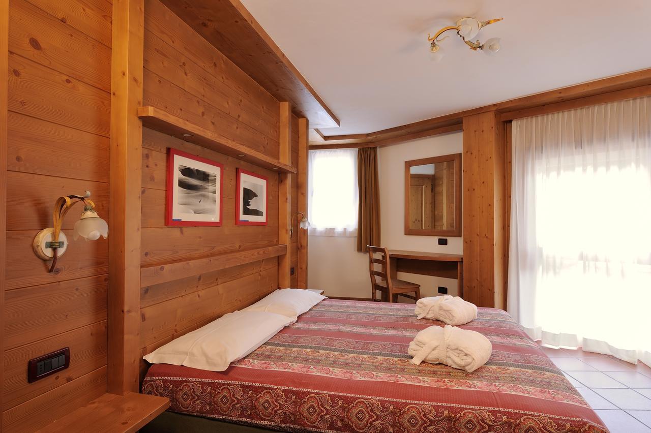 الشقق الفندقية مادونا دي كامبيليوفي  Chalet Dei Pini المظهر الخارجي الصورة